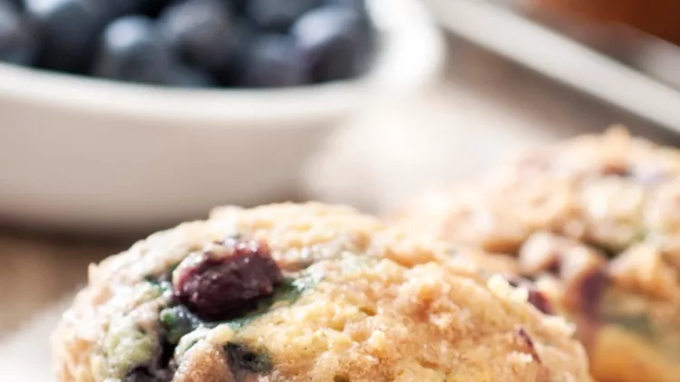 blueberry-muffins-picture-id478065785