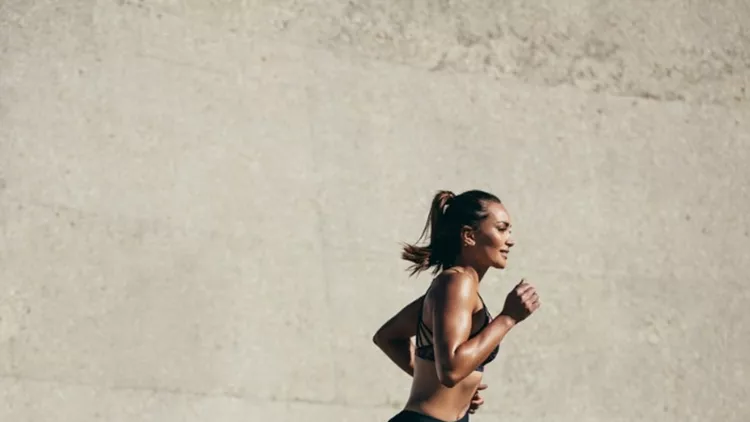 fit woman running τρέξιμο