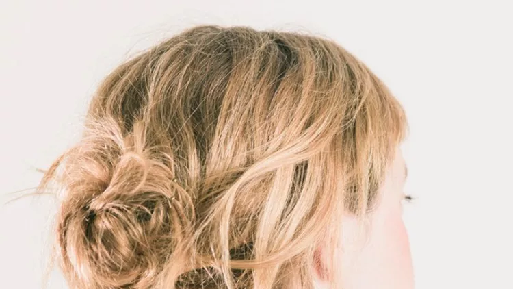 messy-chignon-picture-id187953074