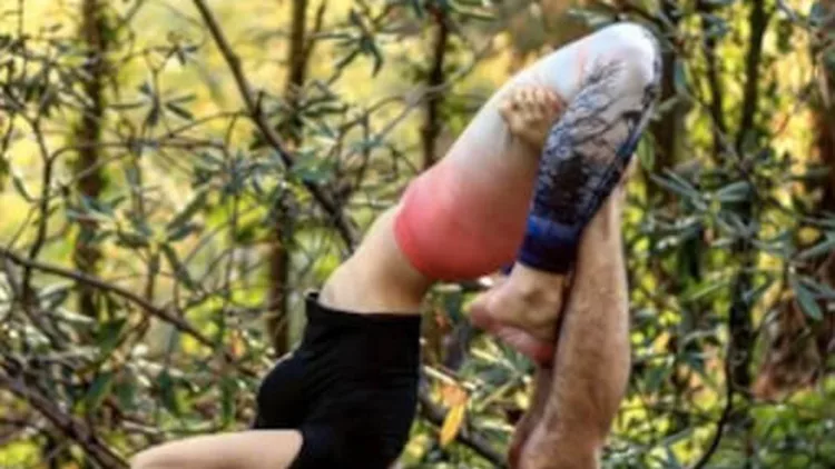 acro-yoga