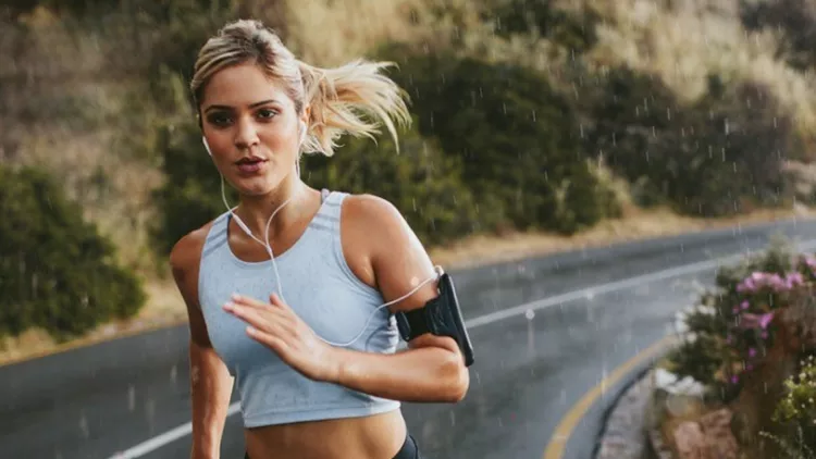 female-athlete-running-outdoors-on-highway-picture-id586069446