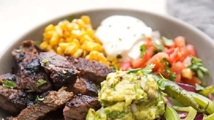 steak-fajita-bowls-with-garlic-lime-rice