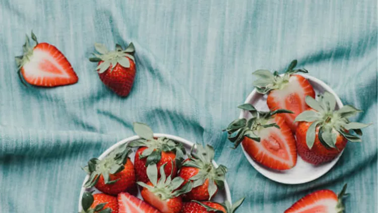 healthy-food-still-life-fresh-strawberries-picture-id664409874