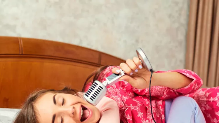 mother-and-daughter-sing-fun-together-karaoke-songs-in-the-room-picture-id856908450