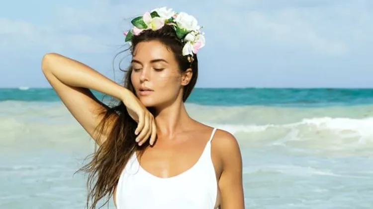 beautiful-model-in-white-swimsuit-on-the-beach-picture-id873065832