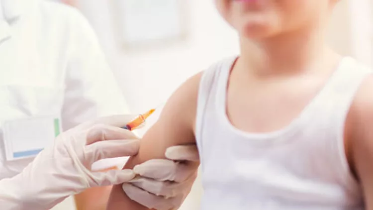 παιδί εμβόλιο παιδίατρος εμβολιασμός