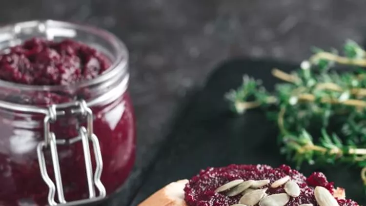 beetroot-pesto-with-copy-space-picture-id944957330