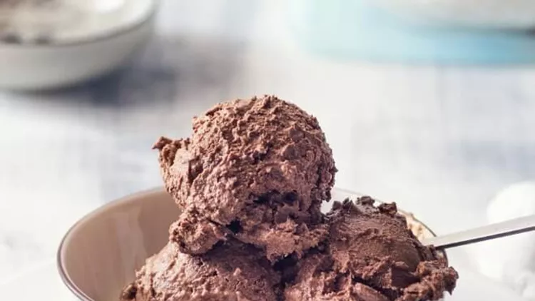 chocolate-ice-cream-picture-id910643846