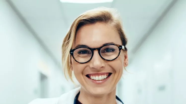 female-doctor-standing-in-hospital-corridor-picture-id830343990