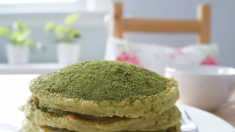 green-tea-pancake-picture-id484753016