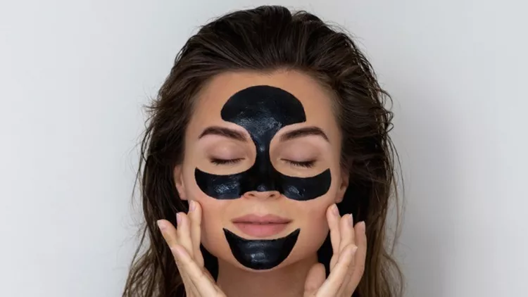 young-and-beautiful-woman-with-black-peeloff-mask-on-her-face-picture-id1075662710