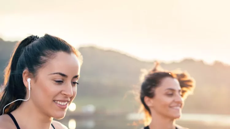 jogging-picture-id1058299742