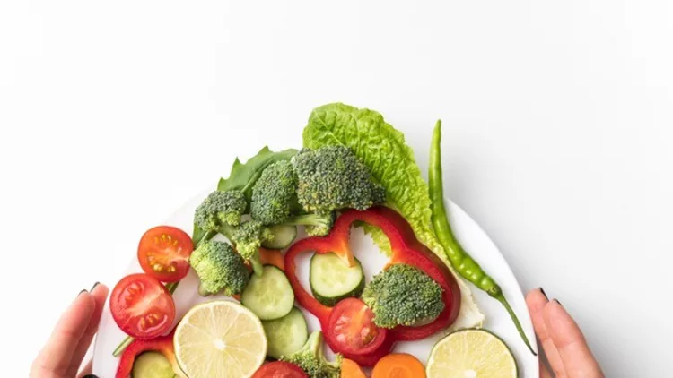 woman-holding-plate-with-salad-picture-id888033540