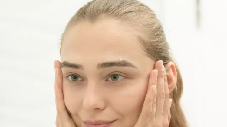 young-girl-after-washing-her-face-water-near-the-sink-picture-id624974392