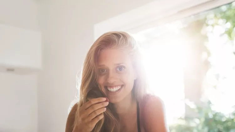 young-woman-eating-healthy-breakfast-picture-id629960504