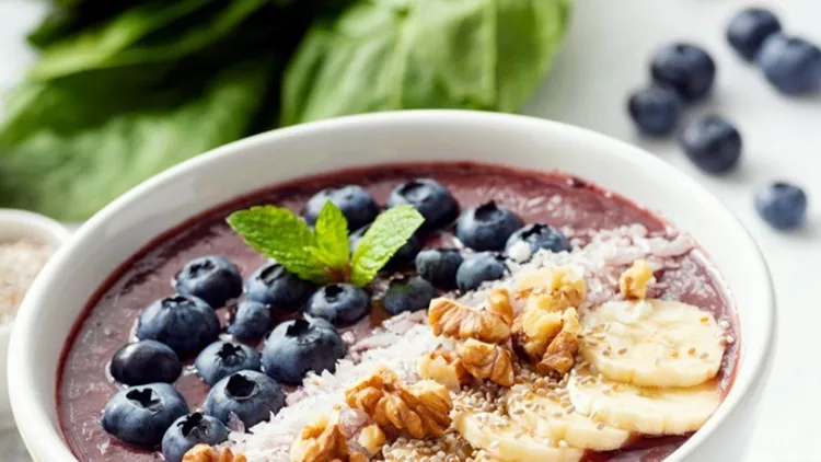 acai-smoothie-bowl-superfood-vegan-breakfast-picture-id1001971842