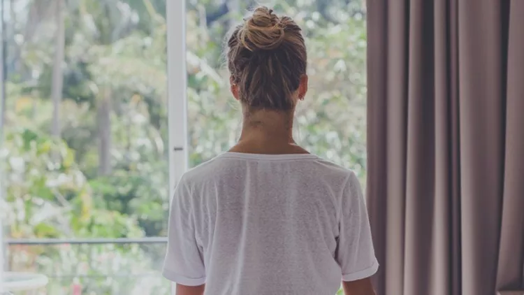 young-woman-meditating-picture-id946897744