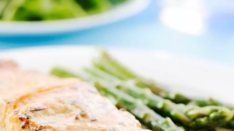baked-salmon-and-asparagus-picture-id185069233