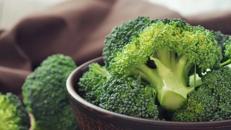 fresh-green-broccoli-picture-id461262355