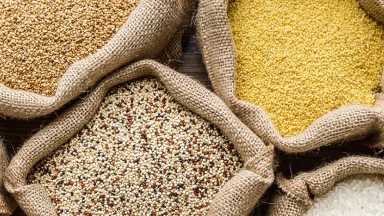 varieties-of-grains-seeds-and-raw-quino-picture-id671580278
