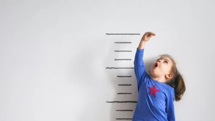 child-is-playing-superhero-picture-id946884898