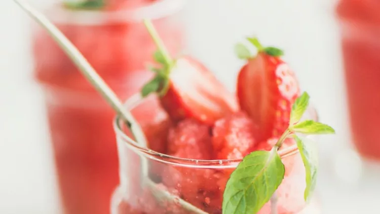 strawberry-and-champaigne-summer-granita-in-glasses-with-mint-leaves-picture-id934107814