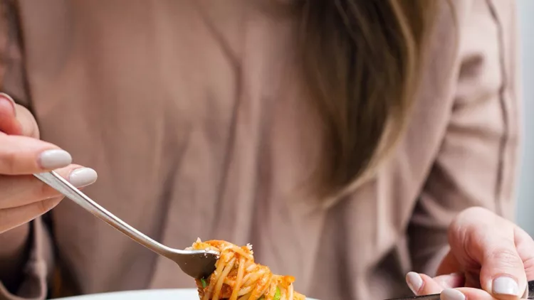 girl-eats-italian-pasta-with-tomato-meat-closeup-spaghetti-bolognese-picture-id689346606 (2)