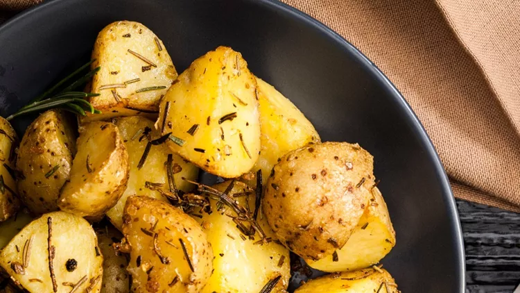 roasted-potatoes-picture-id533448036