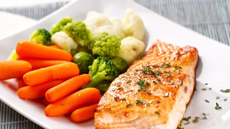 Fillet of salmon with mixed vegetables