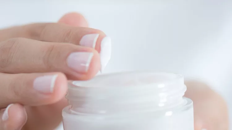 moisturizer-picture-id517490036