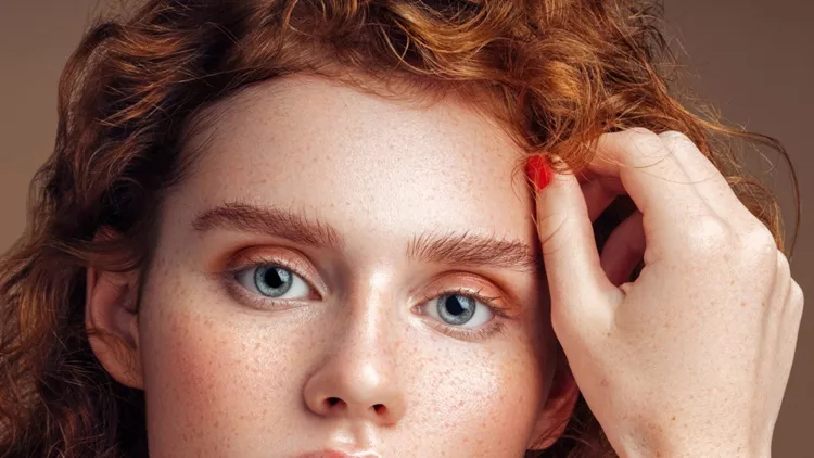 tender-portrait-of-a-beautiful-girl-picture-id1126843779