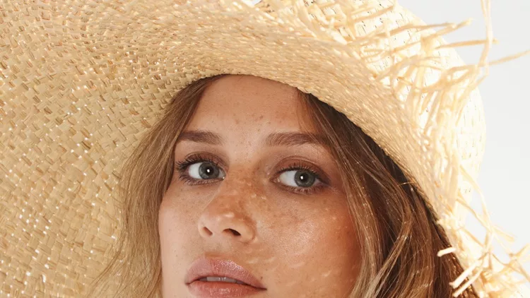 beautiful-woman-wearing-straw-hat-picture-id1158623376