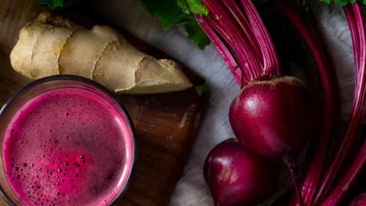 fresh-spicy-beetroot-juice-with-ginger-flat-lay-picture-id1158408941