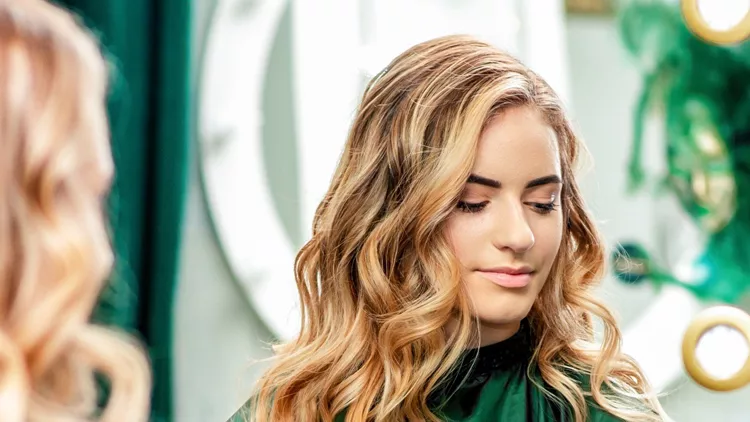 hairstyle-of-young-woman-picture-id1216387114