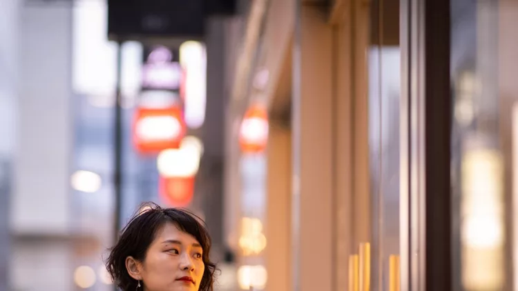 young-business-woman-going-back-home-after-work-picture-id1168074969