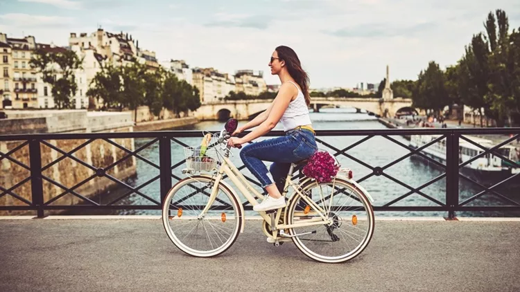 Peddling through the city of Paris