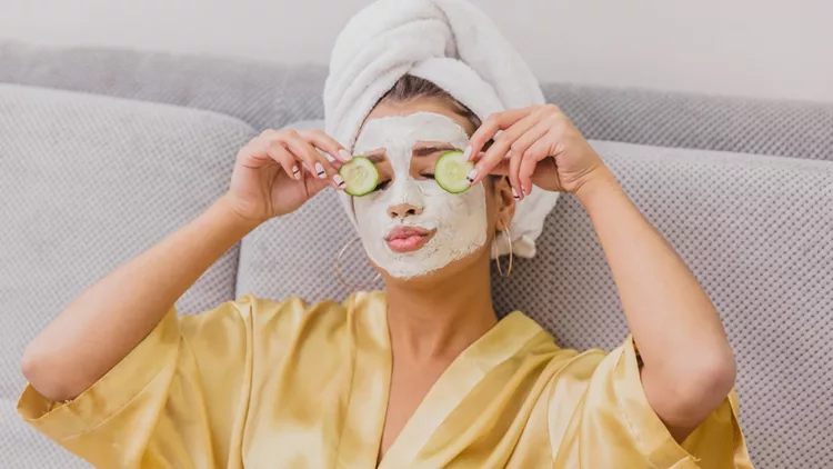 beautiful-young-woman-gets-a-face-mask-in-the-spa-center-lying-with-picture-id1138648659 (1)