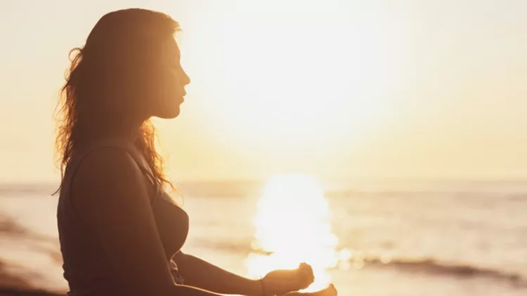 woman-meditation-at-sunrise-picture-id1170482091