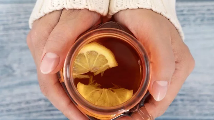 αφέψημα κρύο τσάι γυναίκα πονόλαιμος υγεία