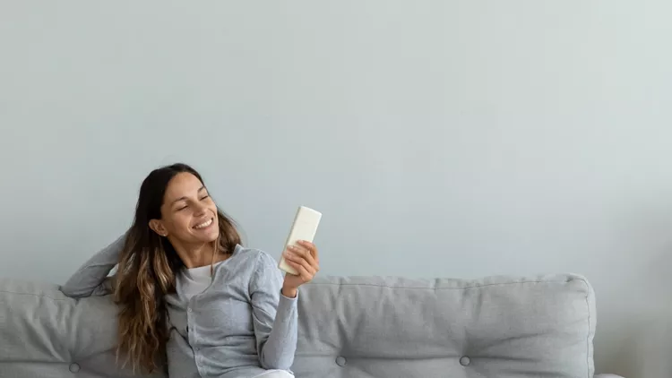 woman-holding-remote-control-manages-degrees-enjoy-airconditioned-picture-id1192627531