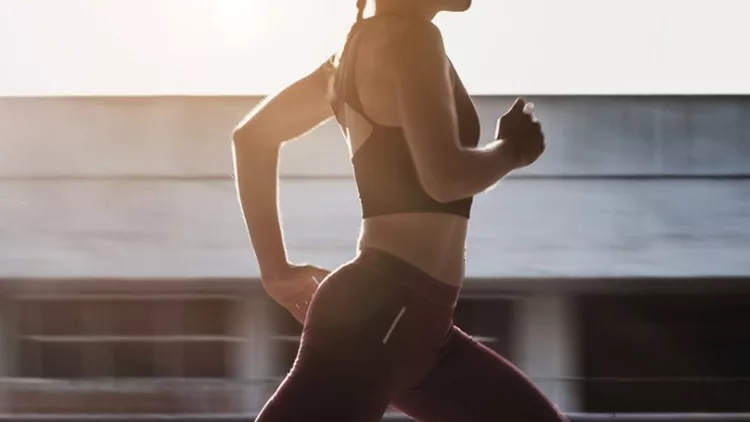 female-athlete-running-outdoors-picture-id611087822