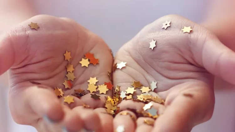 girl-holding-gold-star-confetti-picture-id681774012