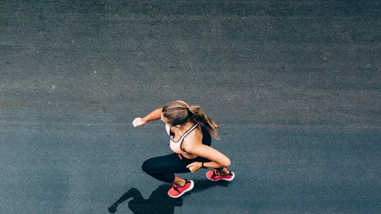 jogging-on-the-street-picture-id1091921912