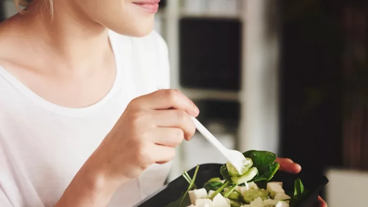 businesswoman-try-to-maintain-a-healthy-diet-picture-id867352590