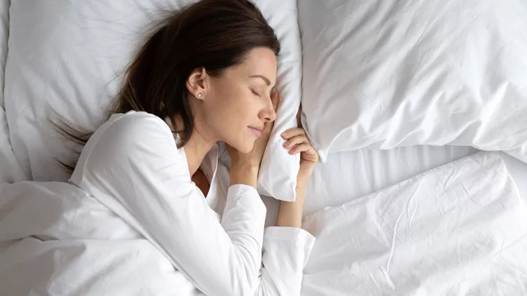 μια γυναικα κοιμάται - Παγκόσμια Ημέρα Υπνου