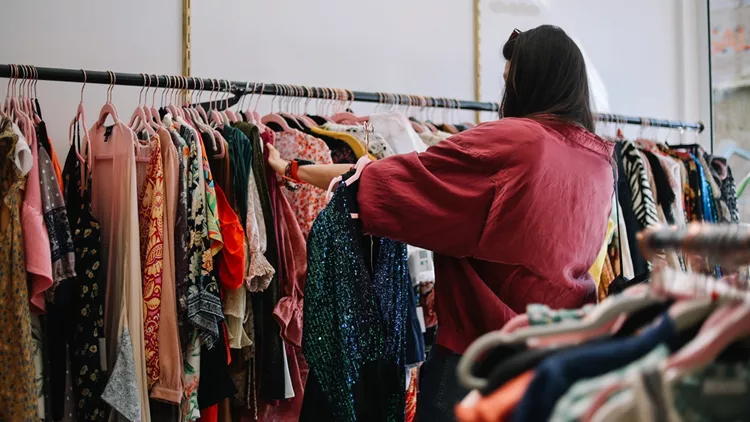 second-hand και vintage ρούχα