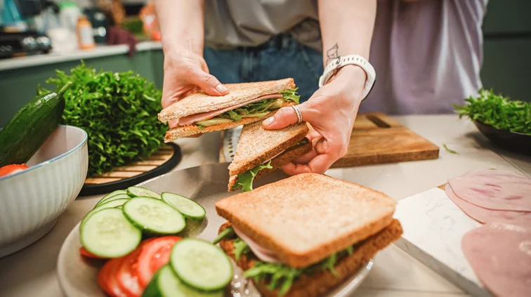 4 υγιεινές και γρήγορες ιδέες που αλλάζουν το κλασικό σνακ