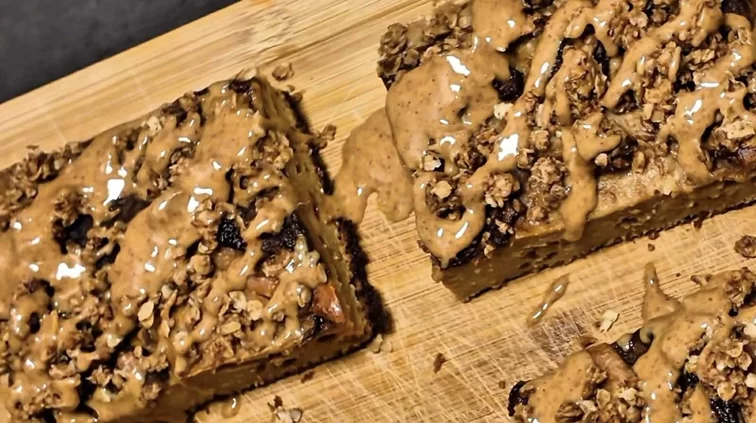 Σπιτικές μπάρες apple crumble - λαχταριστή συνταγή με λιγότερο απο 200 kcal