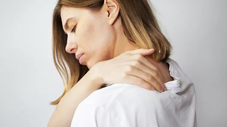 Ώμος και γόνατο: Οι αρθρώσεις που κουράζονται πρώτες – Τι μπορείς να κάνεις