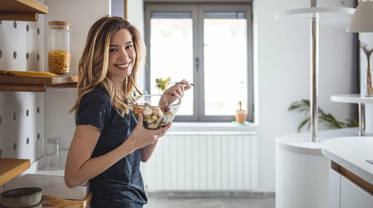 Νόσος Crohn: H απλή αλλαγή στη ώρα του φαγητού που μειώνει τα συμπτώματα